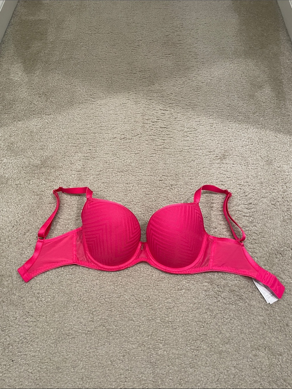 Preowned Freya Tailored Plunge Hot Pink Moulded Padded Bra 28FF UK/ 28H